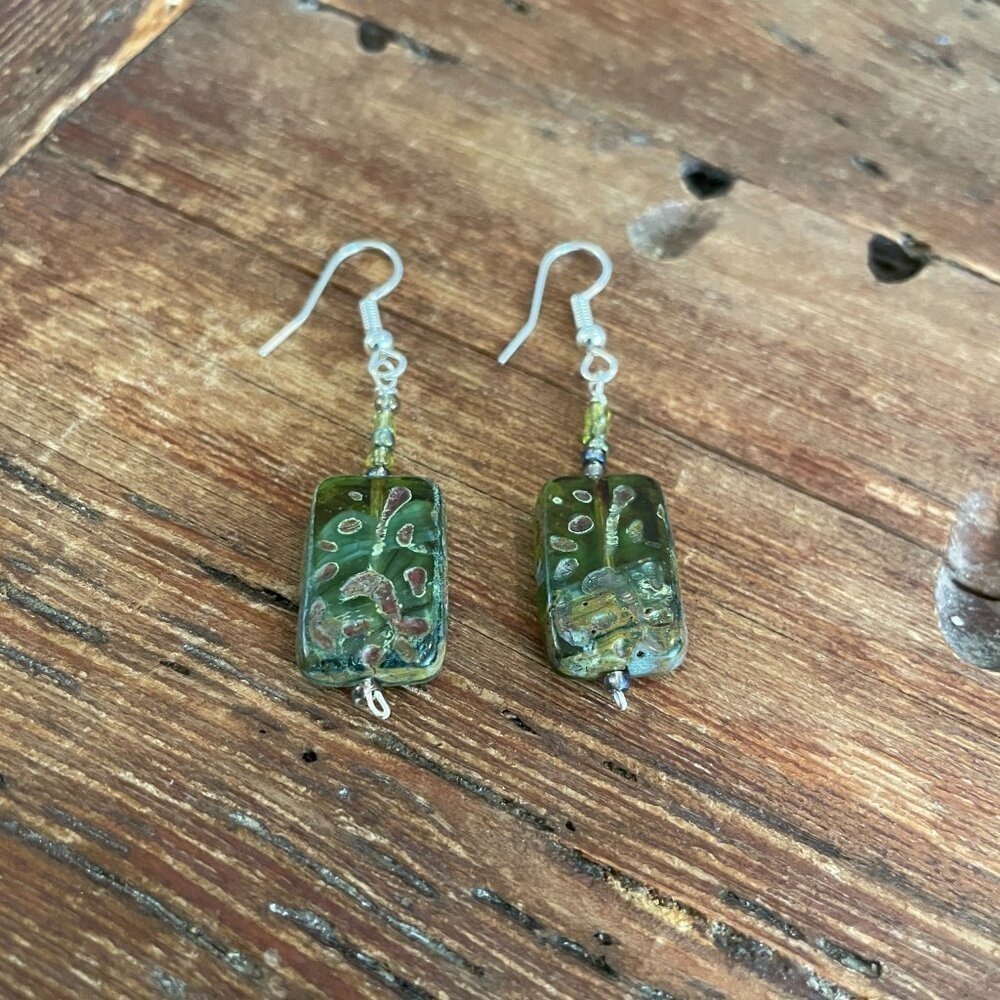 Green Glass Carved Earrings Dangle Fish Hook Boho Gypsy Fairy Faerie Medieval - Picture 3 of 5
